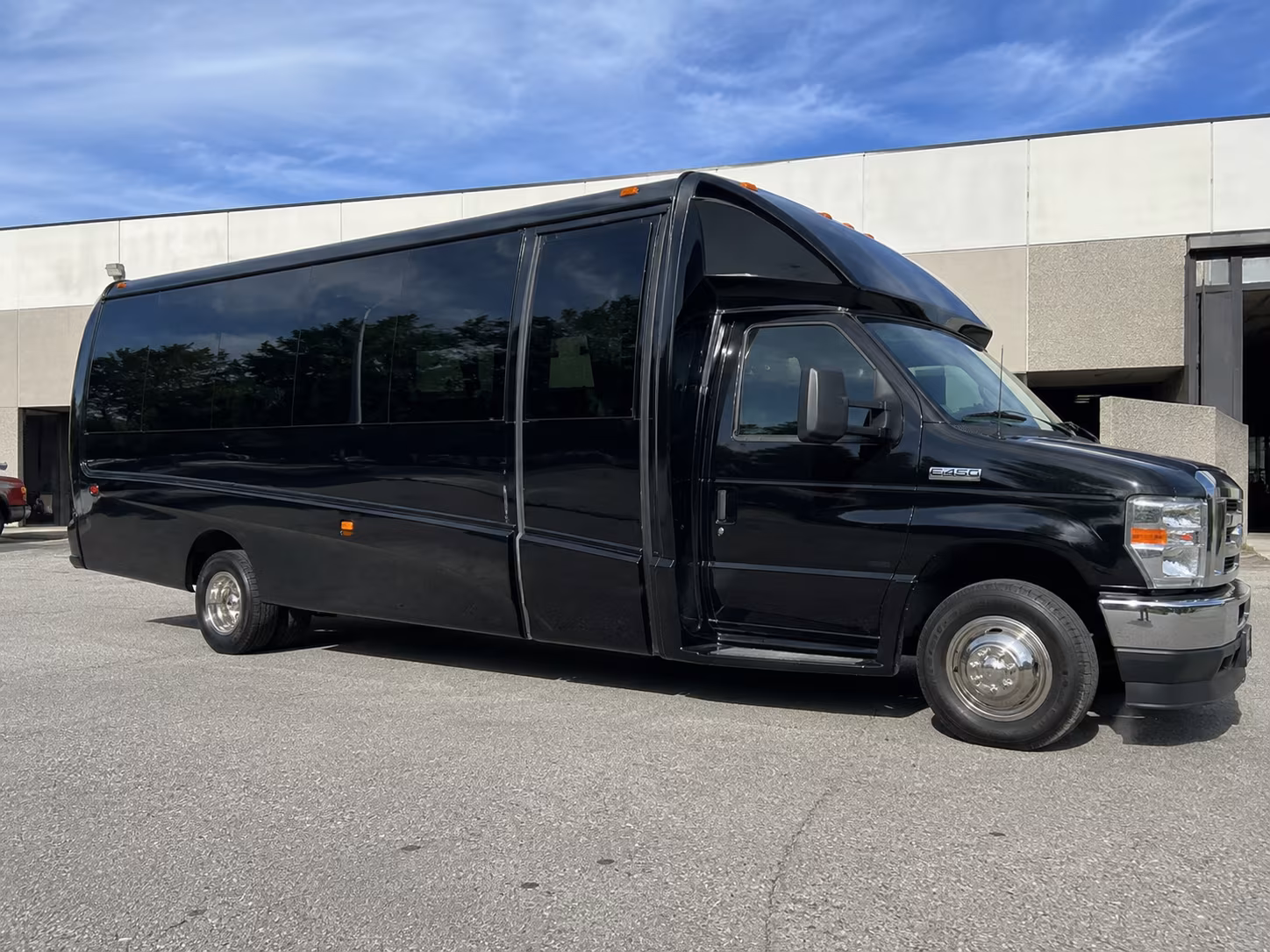 corporate airport transfer buses serving orlando international and sanford airports