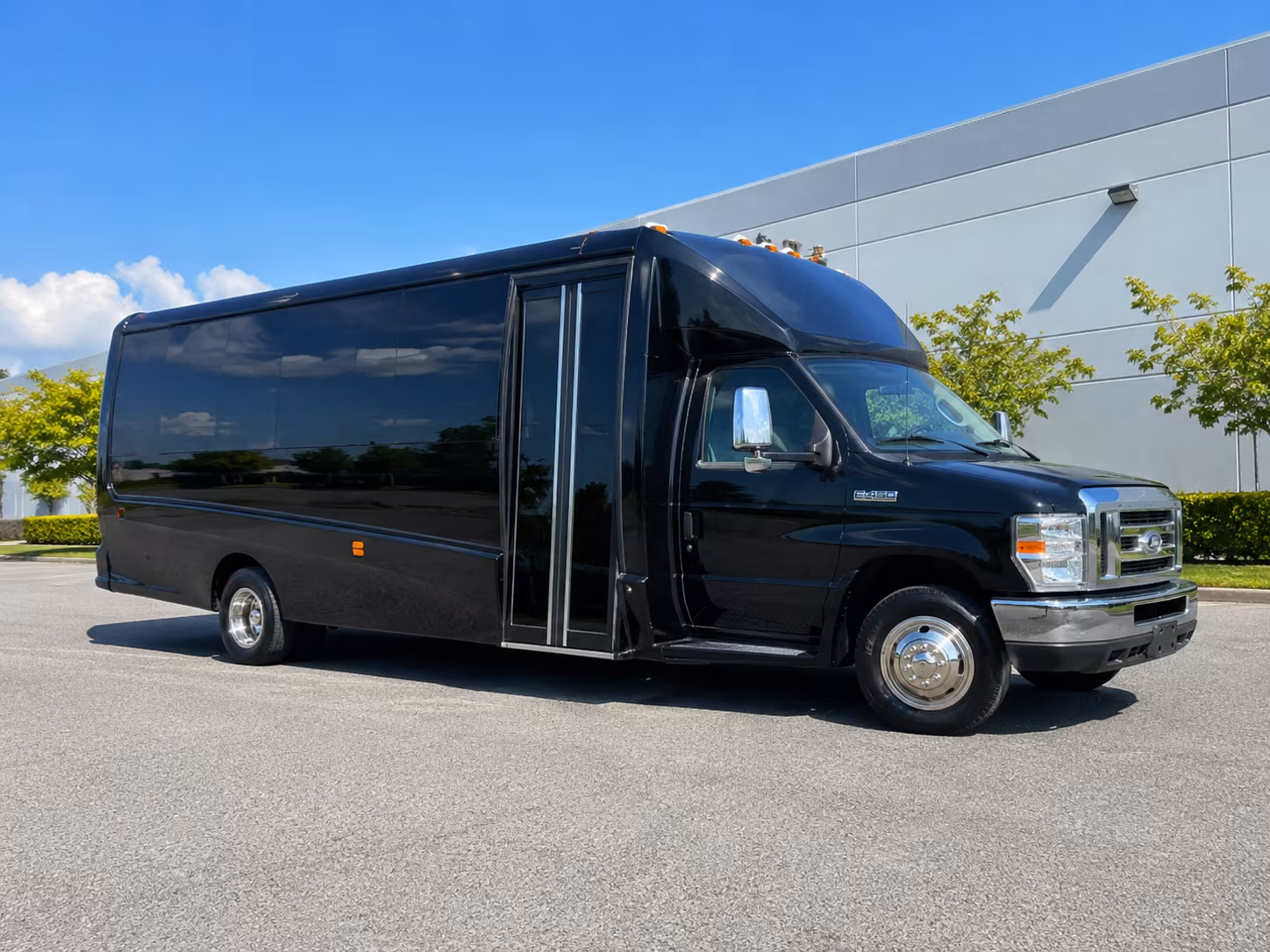 party buses for wine tours through the lake county vineyard trail